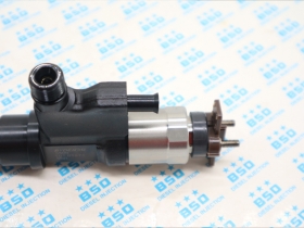 Diesel Injector 095000-5471 for Isuzu 5.2L 4HK1 NRR NPR NPR-HD NQR 2004-2007